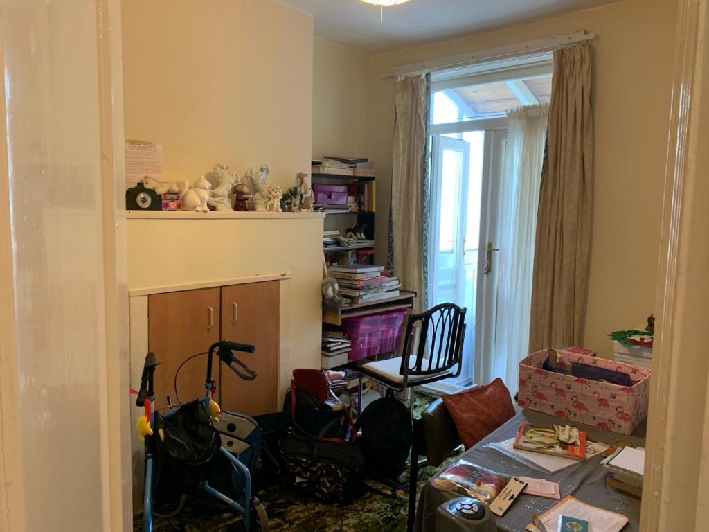 Lot: 33 - FREEHOLD BLOCK FOR INVESTMENT - Lower ground floor dining room